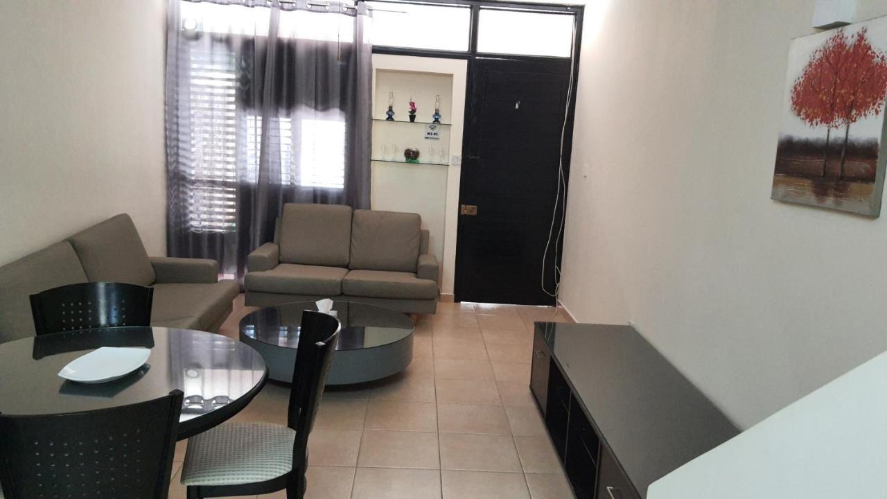 Lovely 2 Bedrooms In The Tourist Area In Paphos . Екстериор снимка